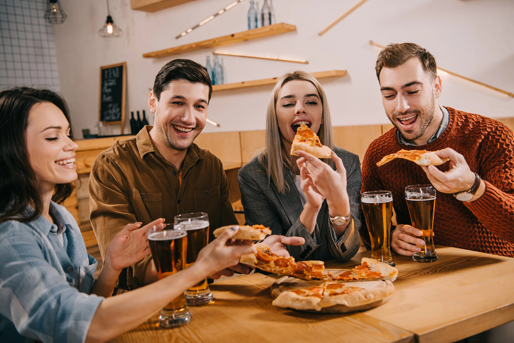 amigos en un bar